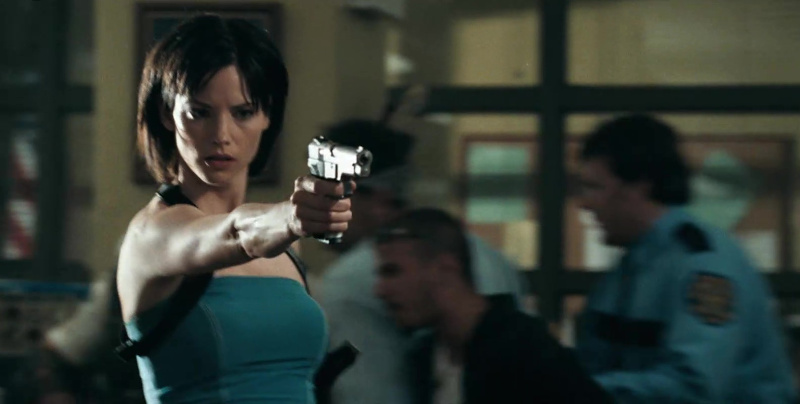 Resident Evil Apocalypse Jill Valentine mit gezogener Waffe